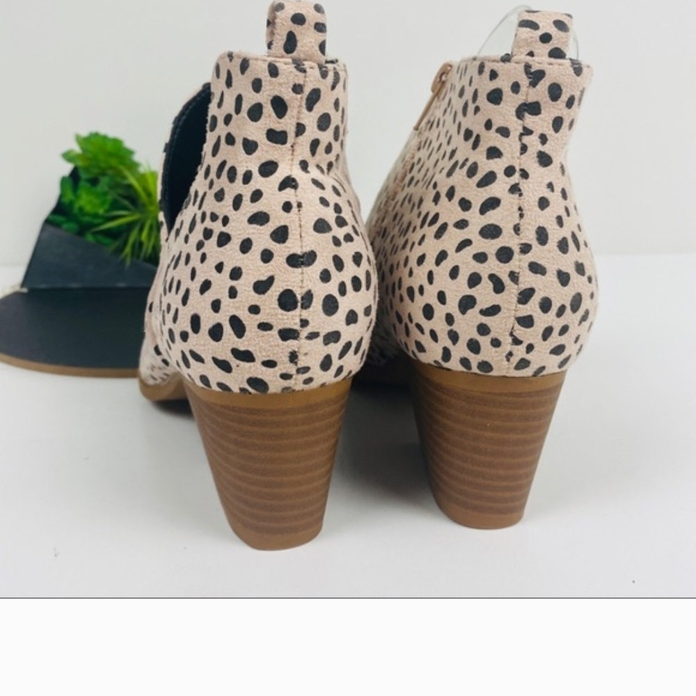 Stylish Women's Ankle Booties - Black and Tan - Picture 3 of 7
